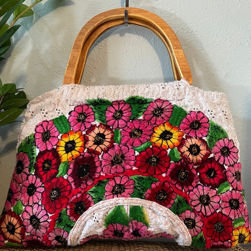 Floral embroidered handbag
